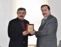 Öztürk'e teşekkür, Bulutlar'a plaket